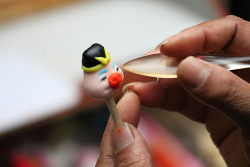 巧手塑形，憨態(tài)可掬——記面人豬八戒的制作